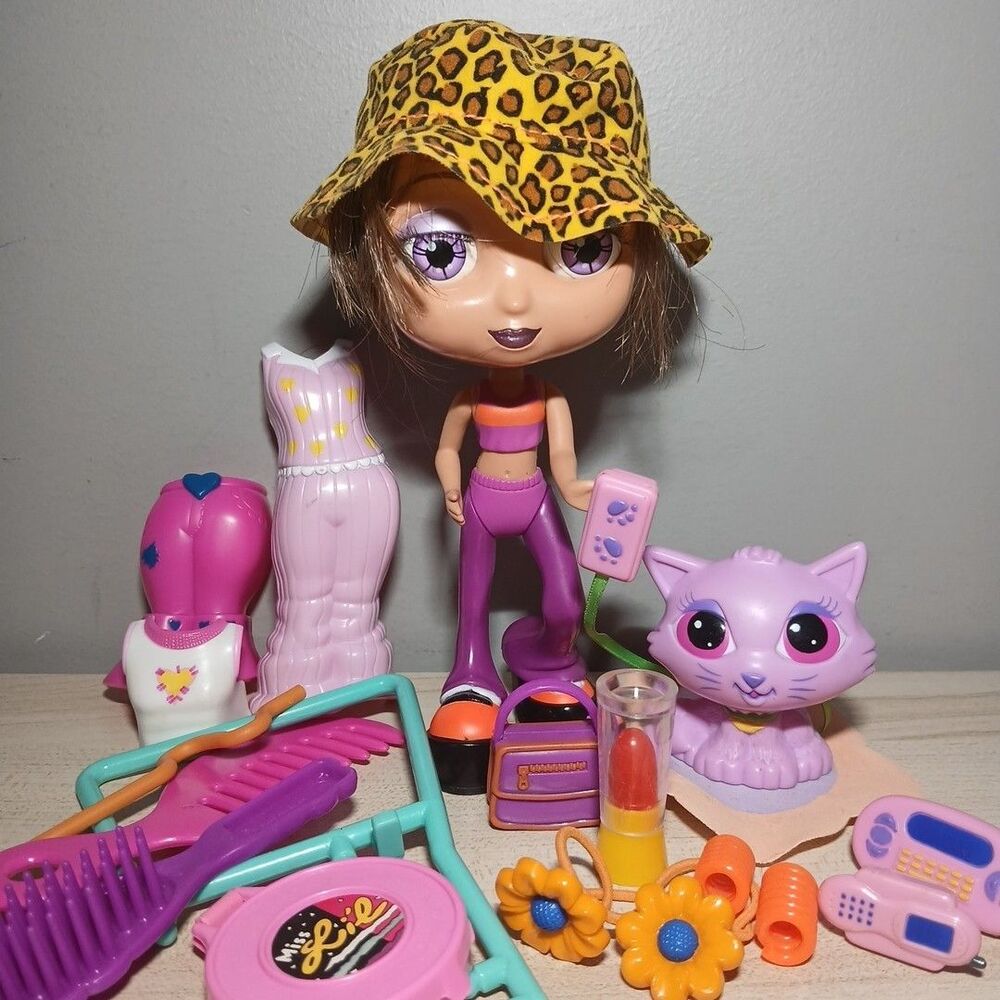 2000 Mattel Diva Starz NIKKI Talking Poseable Doll NOT TESTED with Accesories